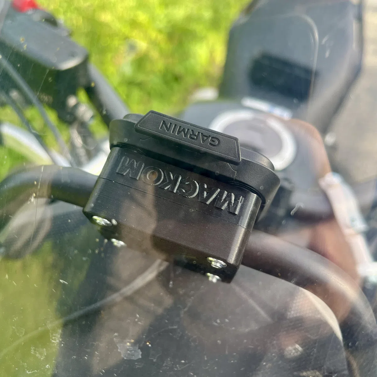 Supporto per navigatore moto per Garmin Zumo XT, XT2, modello AMPS | 'Pancake' | 12 mm
