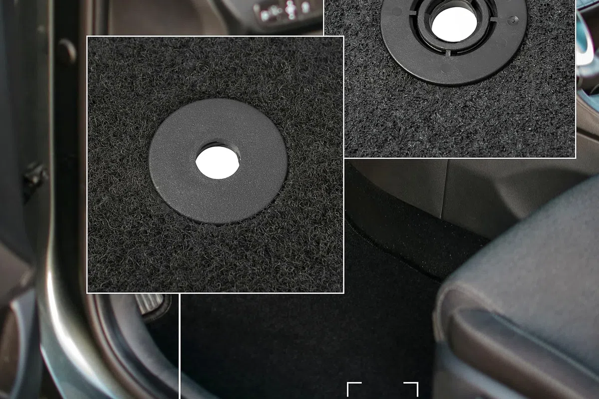 Tappetini auto in velluto su misura, compatibili con Audi Q8 (2020-). Qualità: base – vestibilità precisa, antiscivolo, motivo erboso, 2 pezzi, colore nero