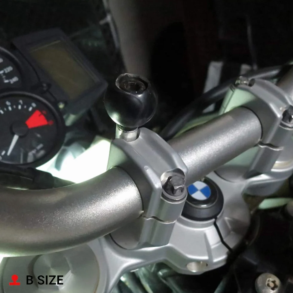 ADATTATORE RAM-MOUNT RAM-B-367U CON SFERA DI TIPO B FORATA PER INSERIMENTO VITI DA 8mm
