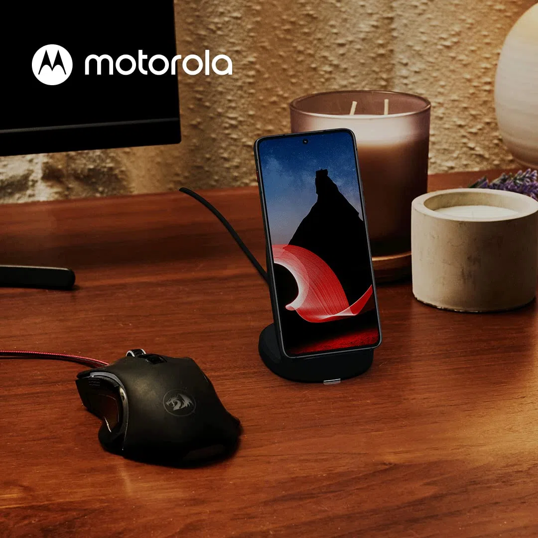 Motorola Chargers - TURBOPOWER 15W WIRELESS STAND compatibile con dispositivi Samsung, iPhone, Hauwei, Oppo, Xiaomi Qi prodotti da Motorola