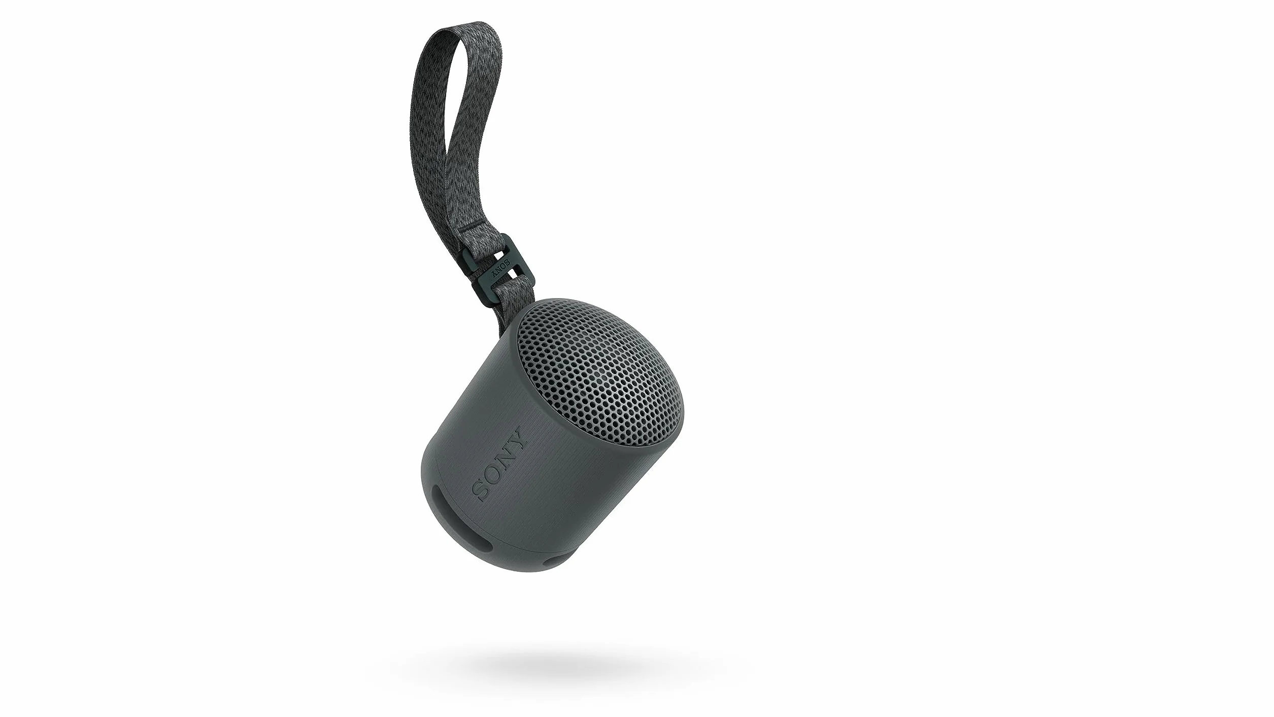 Sony SRS-XB100 - Speaker Wireless Bluetooth, Portatile, Leggero, Compatto, da Esterno, da Viaggio, IP67 Resistente Acqua e Polvere, Cinturino Versatile, Chiamate in Vivavoce - Nero
