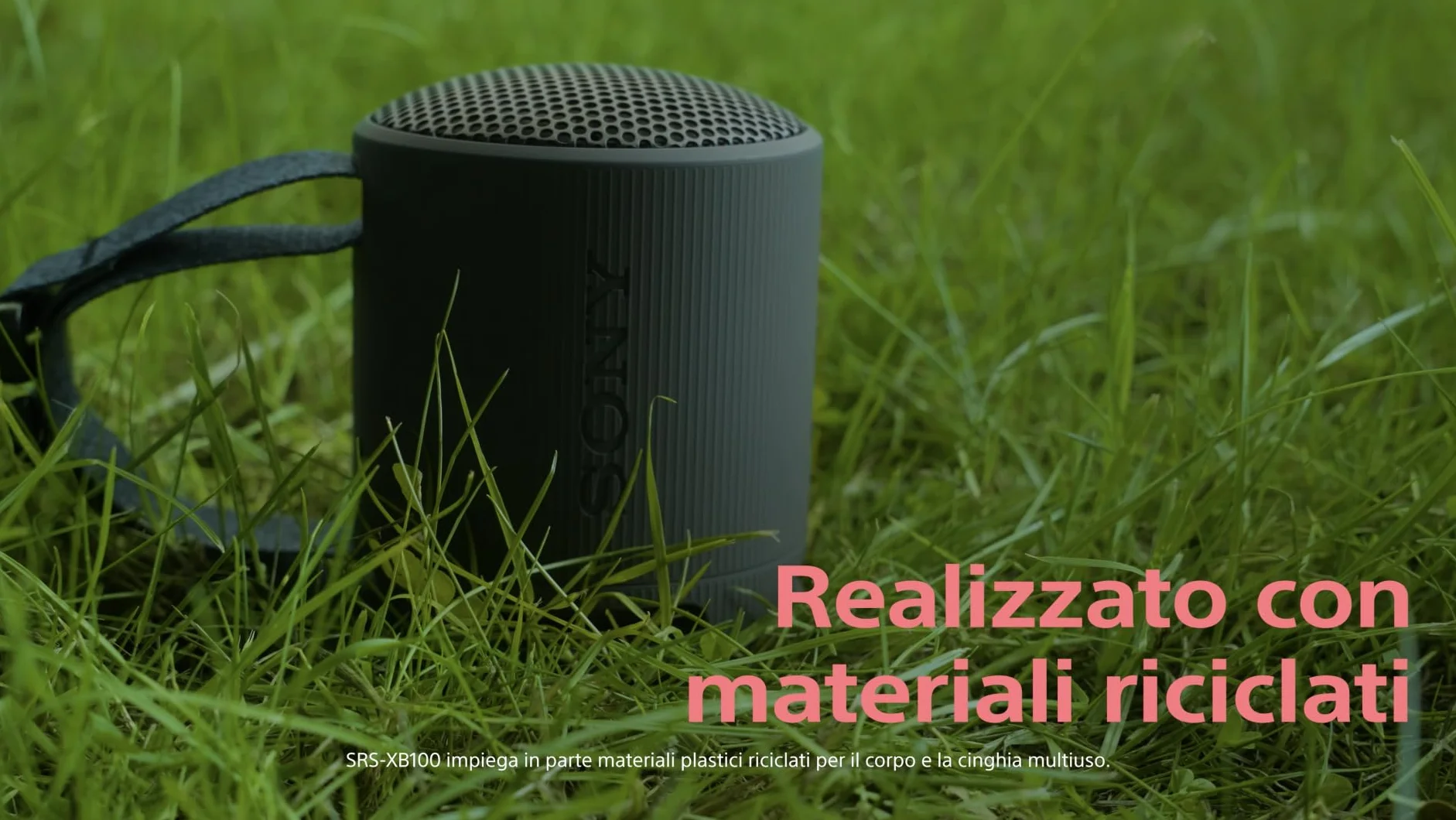 Sony SRS-XB100 - Speaker Wireless Bluetooth, Portatile, Leggero, Compatto, da Esterno, da Viaggio, IP67 Resistente Acqua e Polvere, Cinturino Versatile, Chiamate in Vivavoce - Nero
