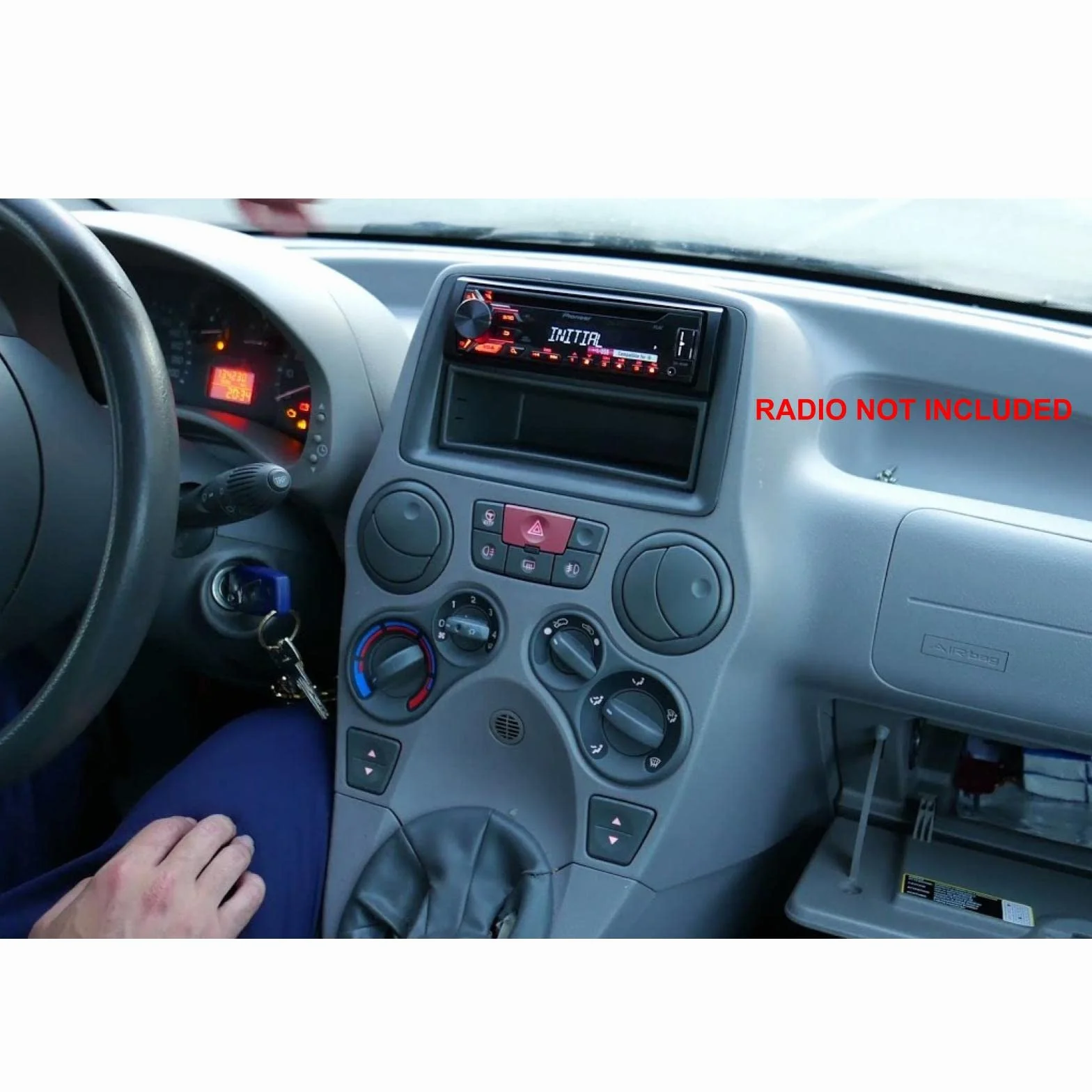 Sound Way Kit Montaggio Autoradio, Mascherina 1 DIN con Cassetto, Adattatore Antenna, Chiavi di Smontaggio, Compatibile con Fiat Panda 2002-2012
