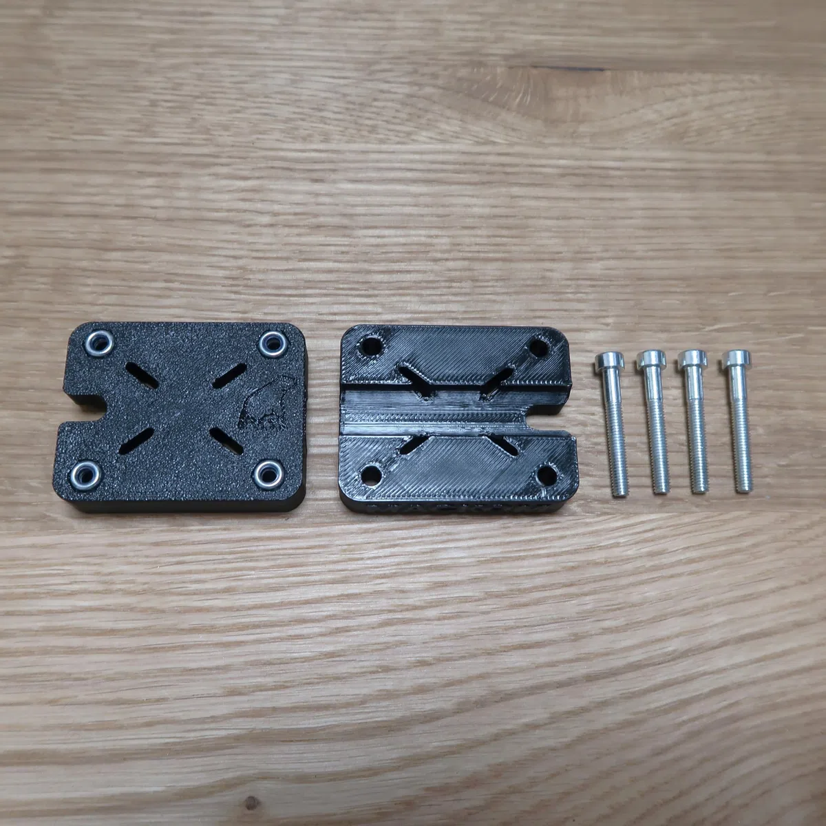 Supporto per navigatore moto per Garmin Zumo XT, XT2, modello AMPS | 'Pancake' | 12 mm