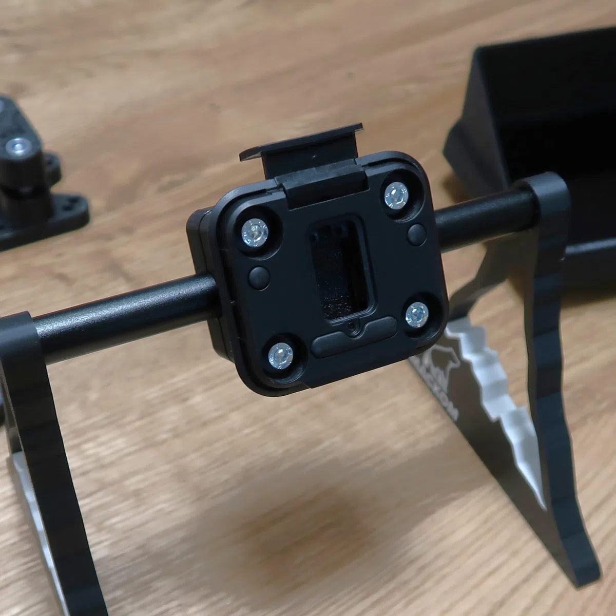 Supporto per navigatore moto per Garmin Zumo XT, XT2, modello AMPS | 'Pancake' | 12 mm